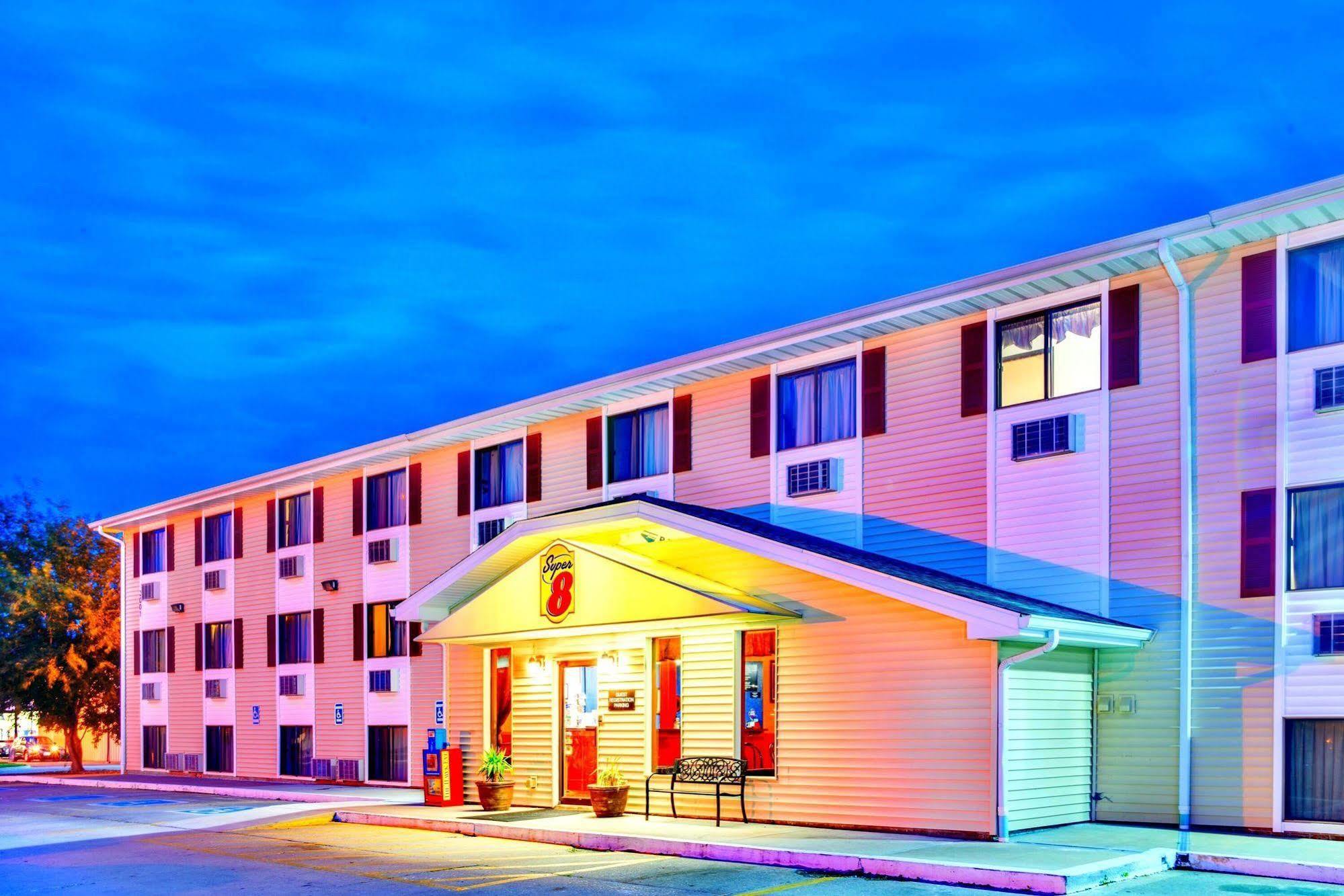 ซูเปอร์ 8 บาย วินด์แฮม เบอร์ลิงตัน Hotel ภายนอก รูปภาพ