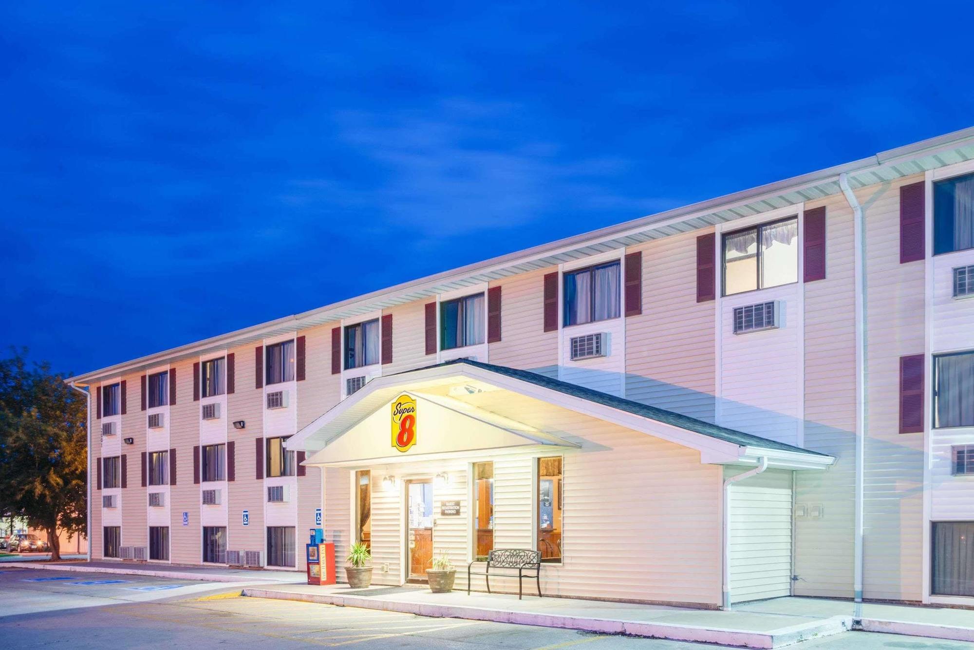 ซูเปอร์ 8 บาย วินด์แฮม เบอร์ลิงตัน Hotel ภายนอก รูปภาพ